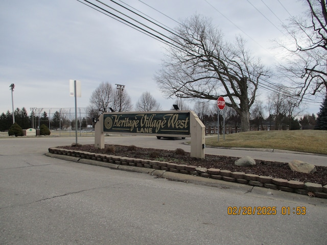 view of community / neighborhood sign