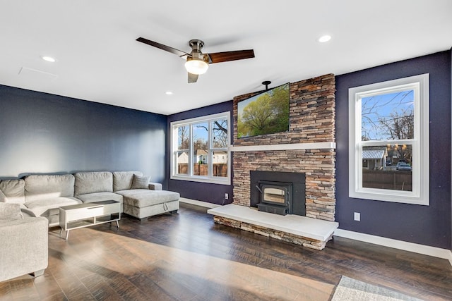 living area featuring recessed lighting, wood finished floors, baseboards, and ceiling fan