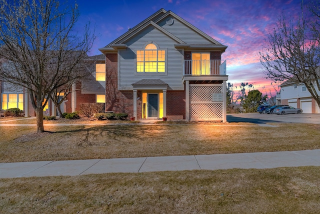 view of front of property featuring brick siding and a front yard