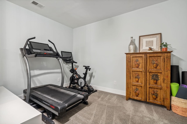 workout area featuring carpet, visible vents, and baseboards