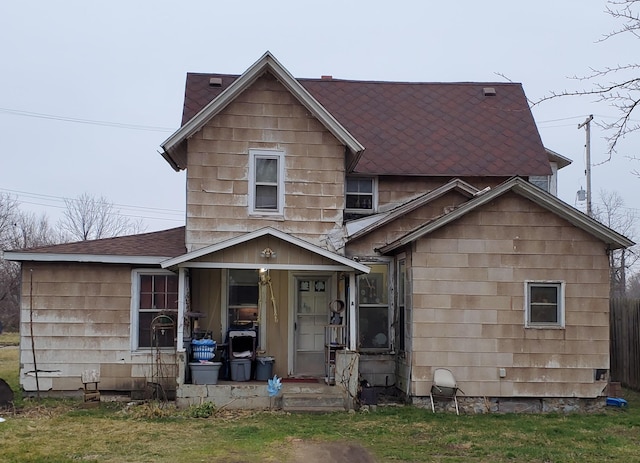 view of front of home with a front yard