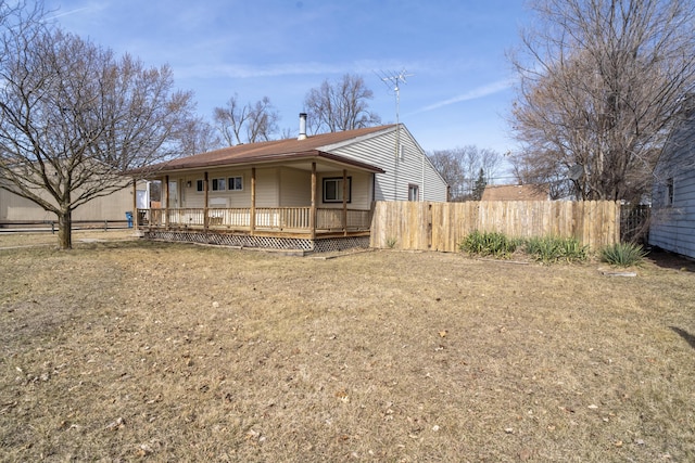 view of front of home featuring fence