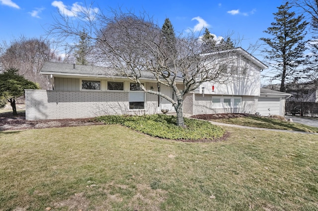 view of front facade featuring a garage, brick siding, and a front lawn