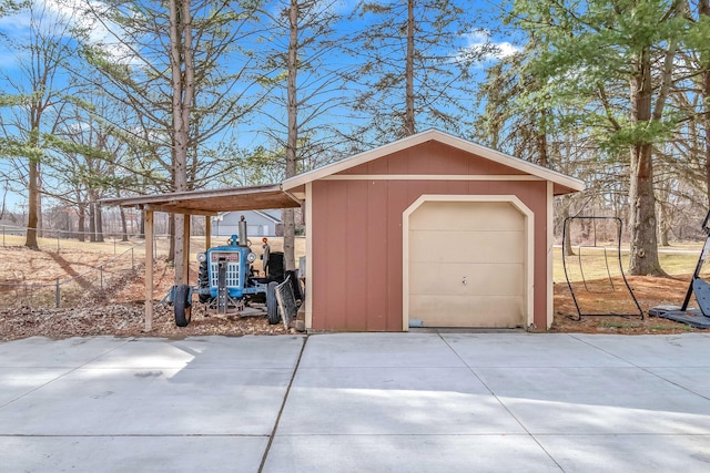 detached garage with driveway and fence