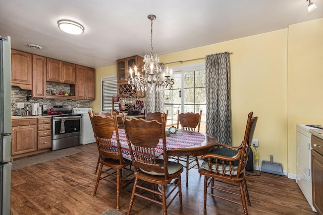 dining room with visible vents, baseboards, an inviting chandelier, and dark wood-style flooring