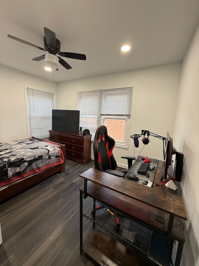 bedroom with recessed lighting, dark wood-type flooring, and a ceiling fan