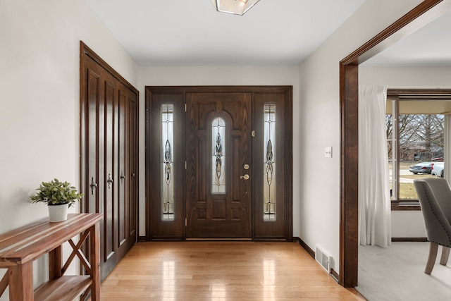 entryway featuring visible vents, baseboards, and light wood-style flooring