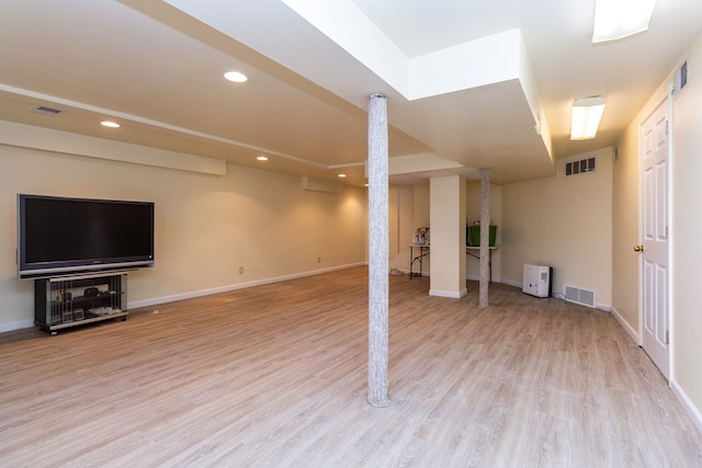 finished basement featuring recessed lighting, visible vents, baseboards, and light wood-style flooring