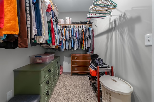 walk in closet featuring carpet