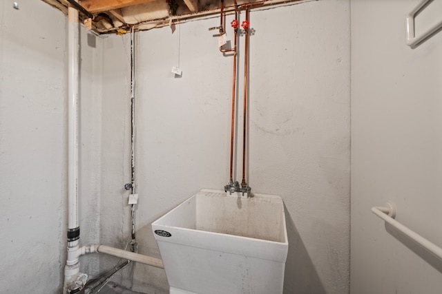 bathroom featuring a sink