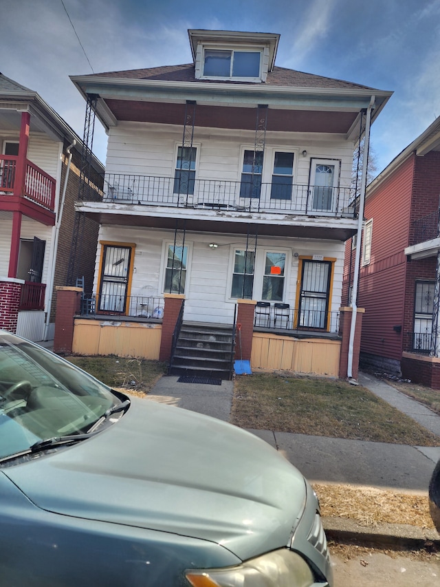 view of front of home featuring a balcony and covered porch