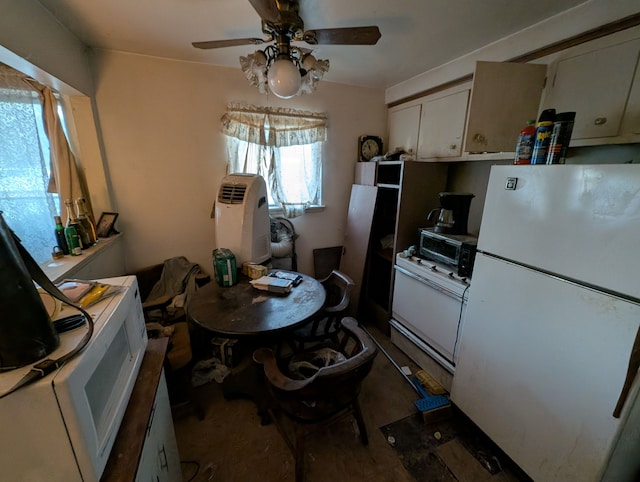 dining room featuring ceiling fan