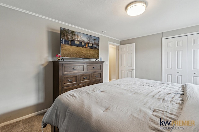 carpeted bedroom featuring a closet and baseboards