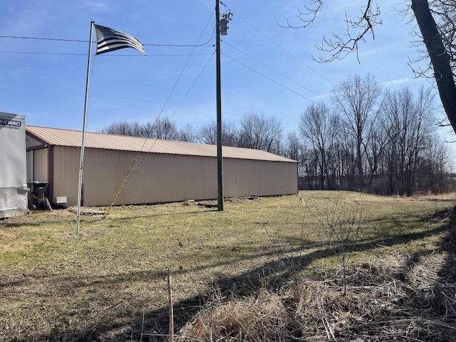 view of yard with an outbuilding and an outdoor structure