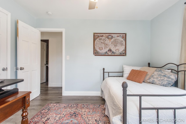 bedroom with wood finished floors, baseboards, and ceiling fan