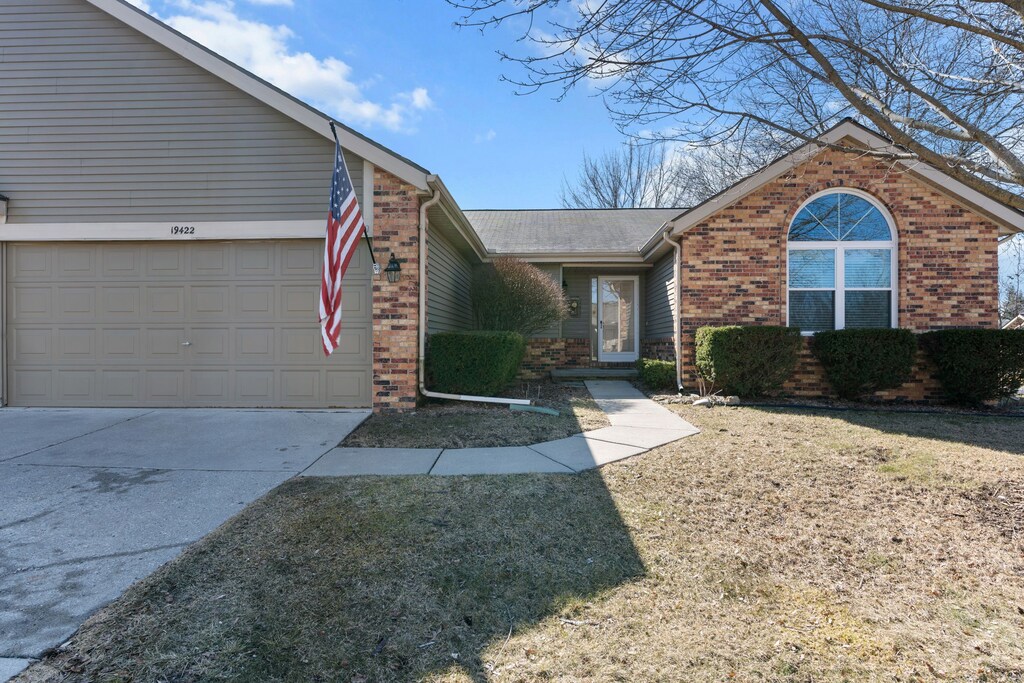19422 Cardene Ct, Northville, MI 48167 - photo 1