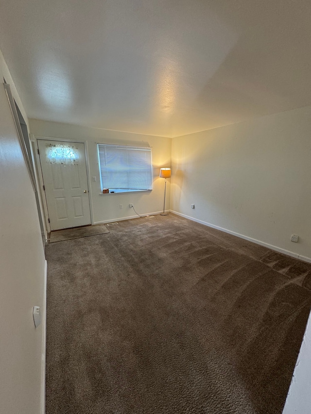 45577 Kensington St, Utica, MI 48317 - foyer entrance featuring carpet floors and baseboards
