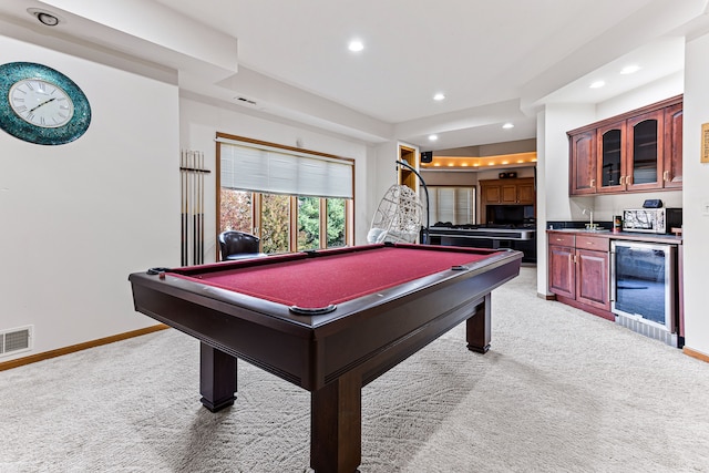 recreation room featuring visible vents, baseboards, recessed lighting, wine cooler, and light colored carpet