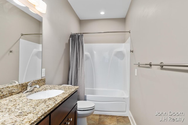 bathroom with vanity, toilet, baseboards, and shower / tub combo with curtain