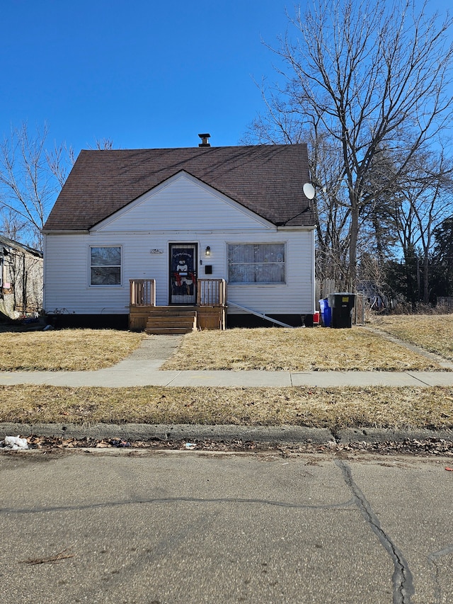 bungalow featuring a shingled roof