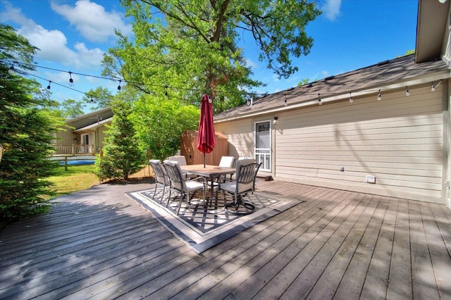 deck with outdoor dining space