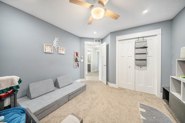 living area with visible vents, baseboards, ceiling fan, light carpet, and recessed lighting