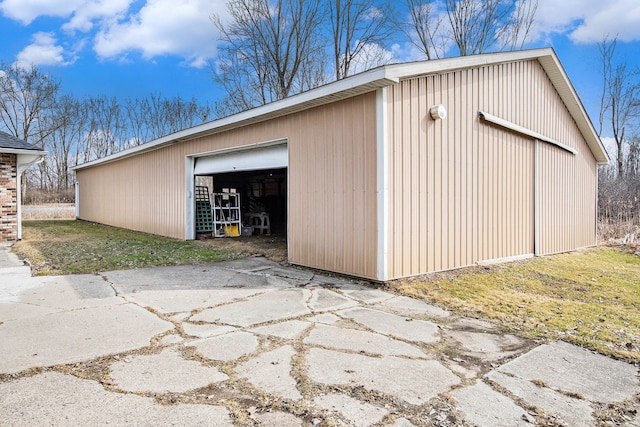 view of detached garage