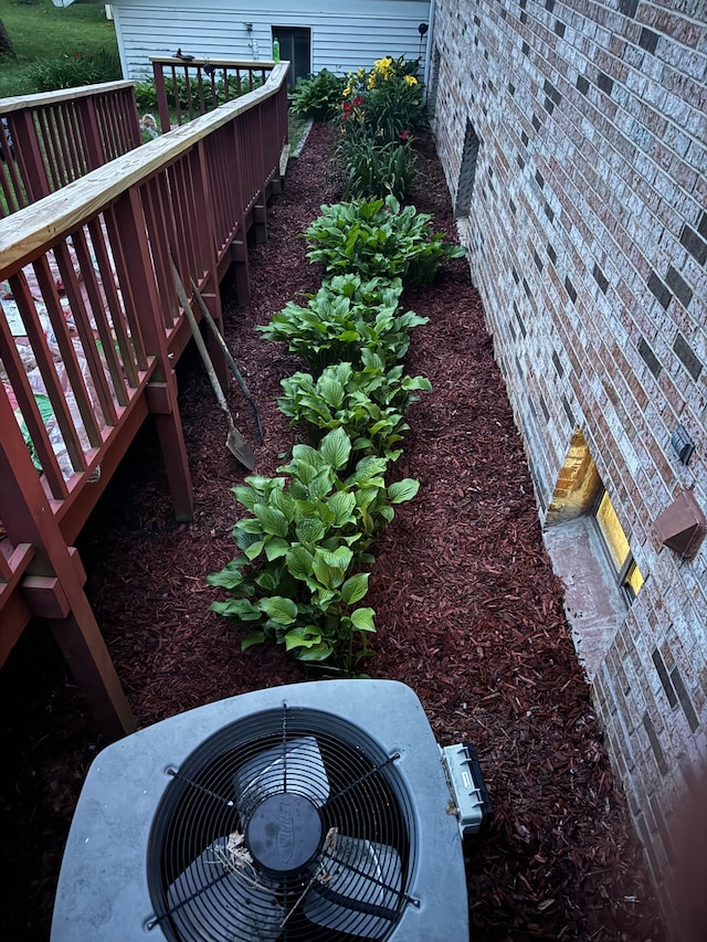 view of yard featuring cooling unit