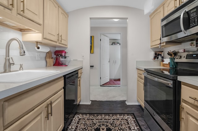 kitchen featuring a sink, light countertops, decorative backsplash, and stainless steel appliances