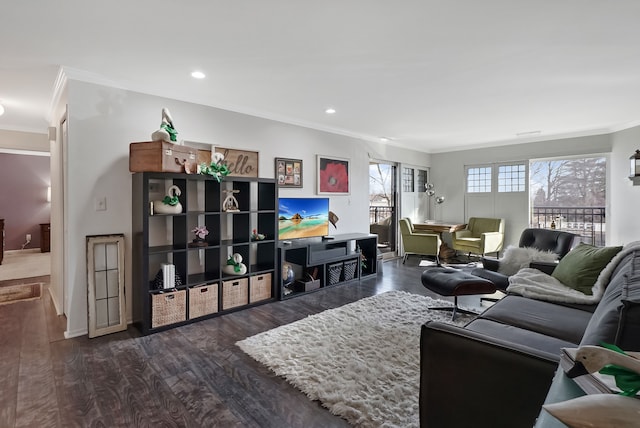 living area featuring crown molding, recessed lighting, dark wood-style floors, and baseboards