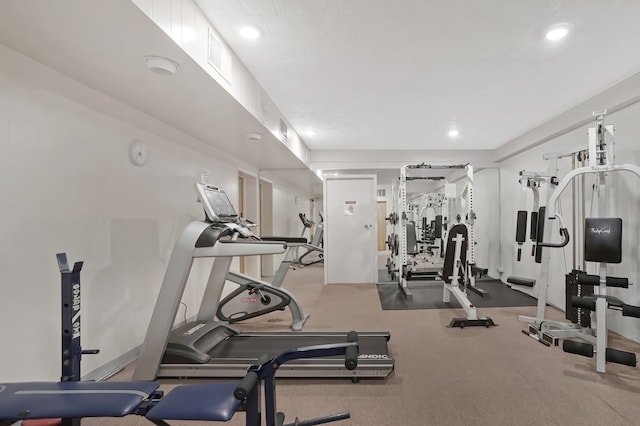 gym featuring recessed lighting