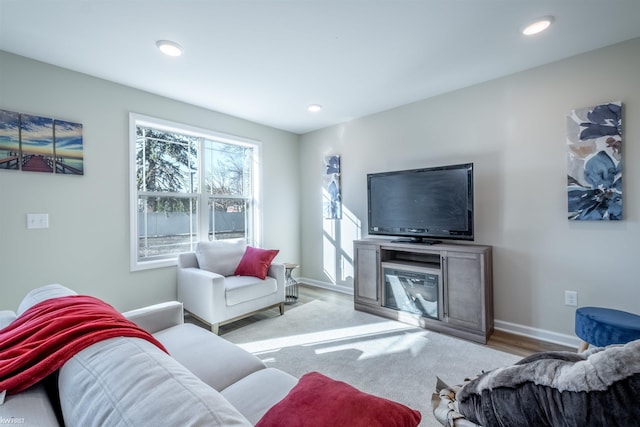 living area featuring recessed lighting and baseboards