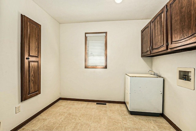 laundry area with washer hookup, visible vents, cabinet space, and baseboards