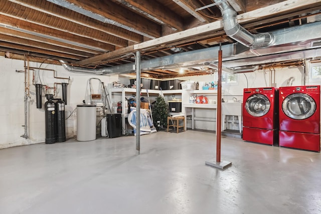 basement with a sink and separate washer and dryer