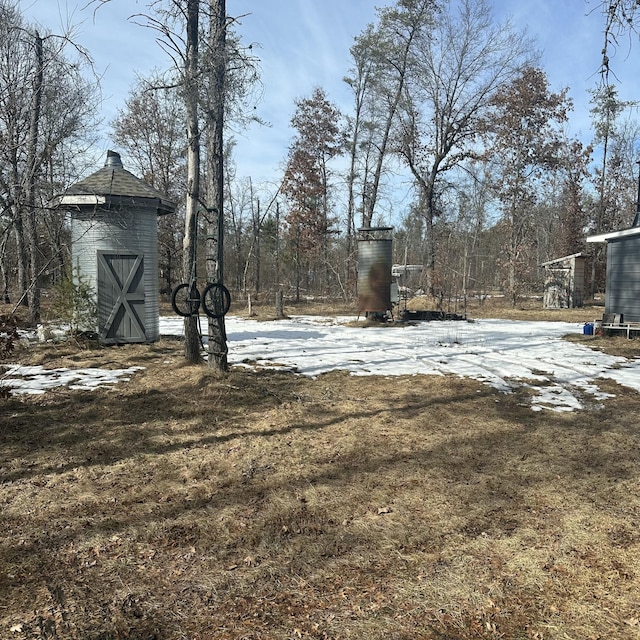 view of yard with an outdoor structure and a shed