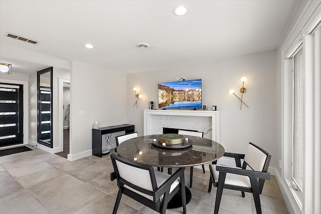 dining area with visible vents, recessed lighting, and baseboards