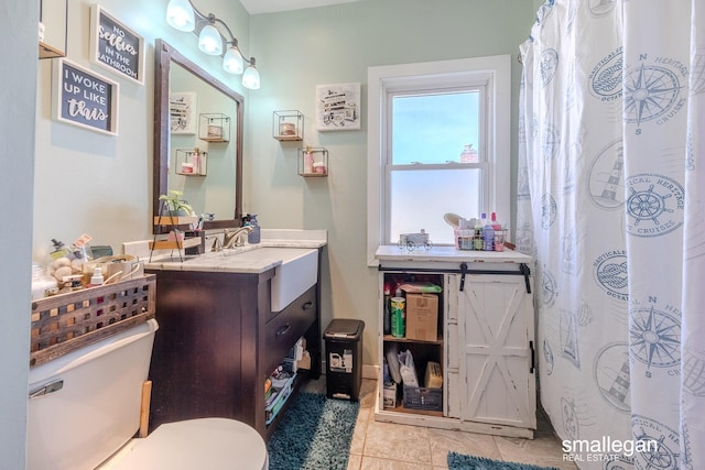 full bath featuring tile patterned floors, toilet, vanity, and a shower with curtain