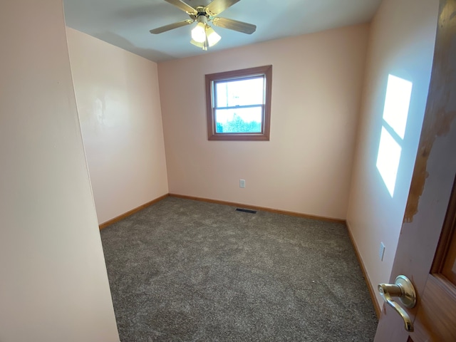 empty room with a ceiling fan, baseboards, visible vents, and carpet floors