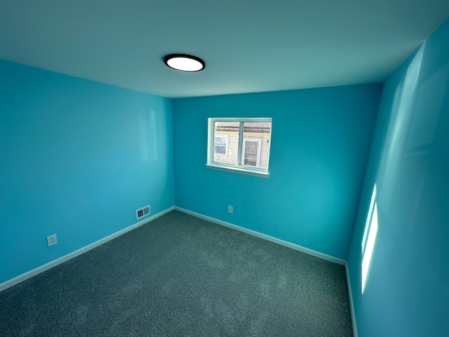 carpeted empty room with baseboards and visible vents