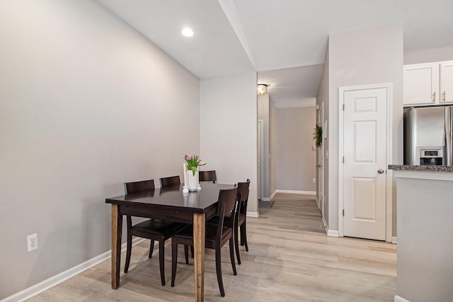 dining room with recessed lighting, light wood-style flooring, and baseboards