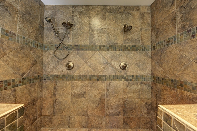 room details featuring tiled shower