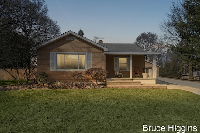 view of front of house featuring covered porch and a front lawn