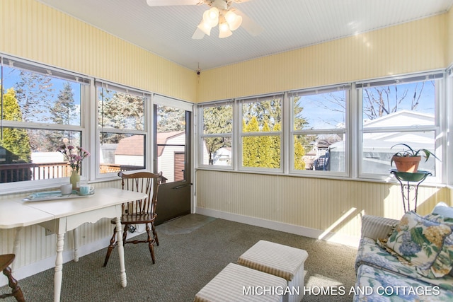 sunroom with ceiling fan