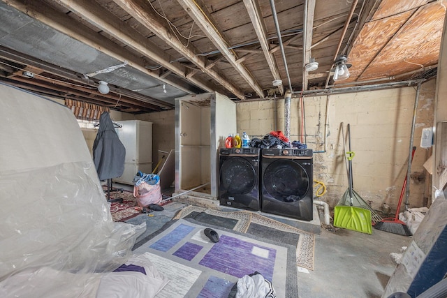 unfinished below grade area featuring washer and clothes dryer