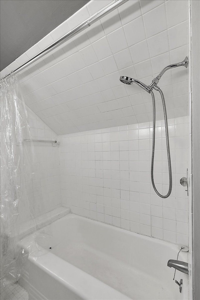 full bath with shower / tub combo