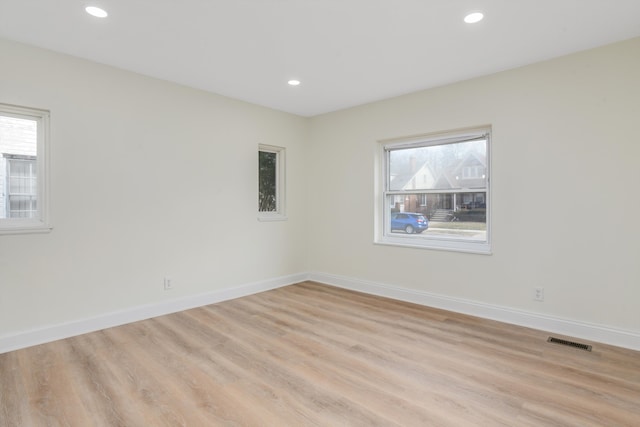 spare room with visible vents, recessed lighting, light wood-style flooring, and baseboards