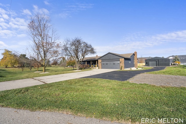 view of front of home featuring brick siding, driveway, an attached garage, and a front yard