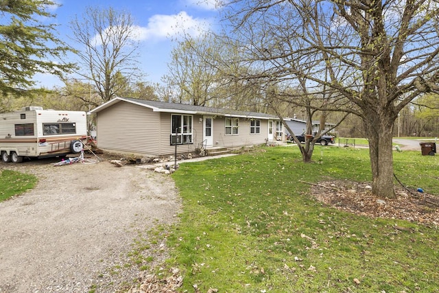 view of front of house featuring driveway and a front yard