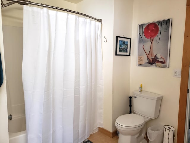 bathroom featuring toilet and shower / bath combo