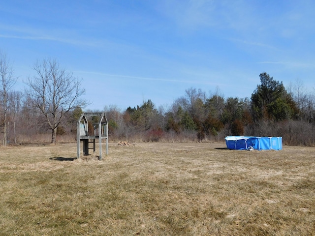 view of yard with an outdoor pool